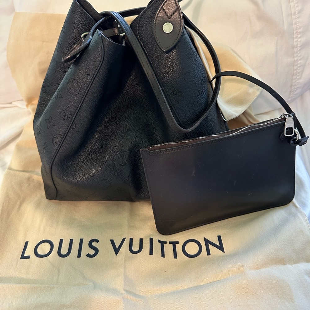 Black Louis Vuitton purse